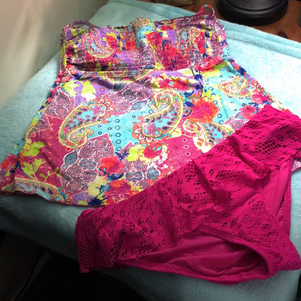 Kenneth Cole Halter Tankini & Ruffle Bikini. NWT
